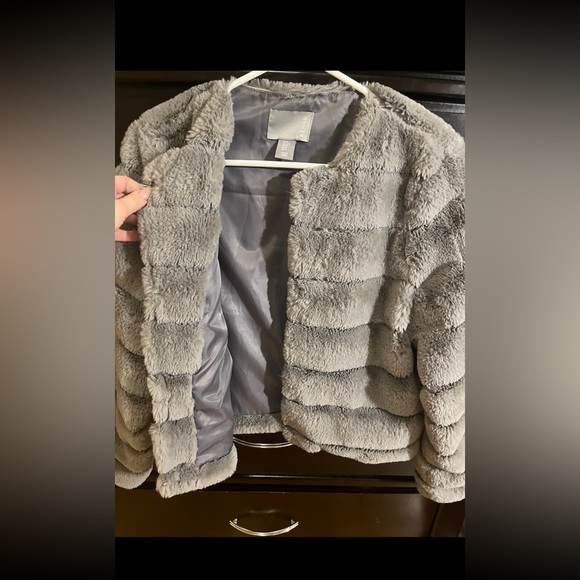 Soft/fuzzy jacket - Picture 2 of 2